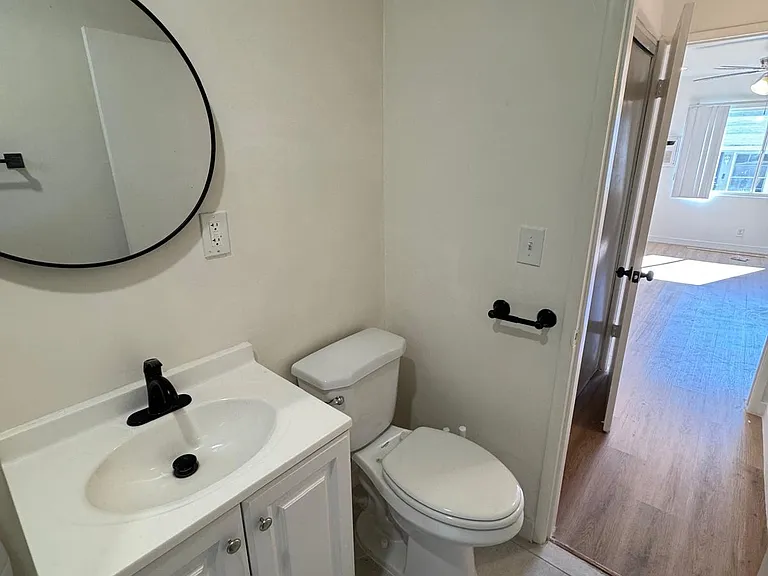 1318 N Las Palmas Ave #7 — Photo 12
