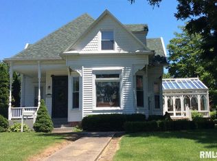 618 N Main St, White Hall, IL 62092