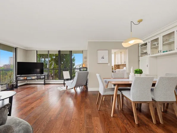 114 W Keith Rd #704, North Vancouver, BC V7P 3C7