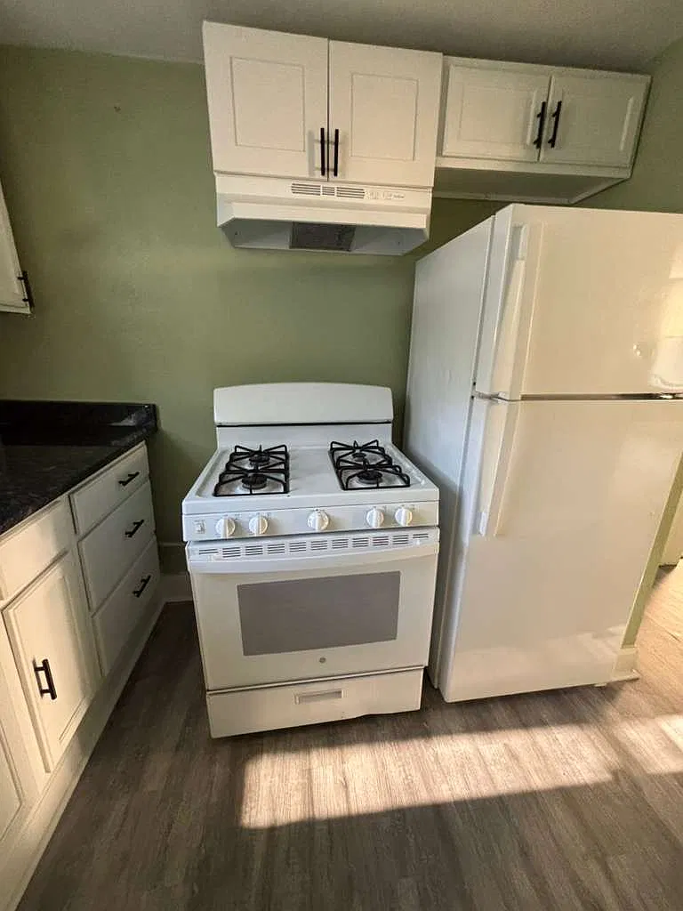 3 bed, 889 sqft, $1,700 — Photo 2