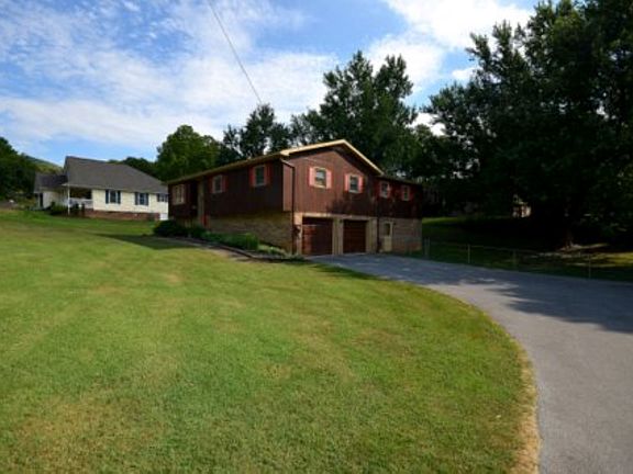 3rd image of 110 Meadowstone Dr