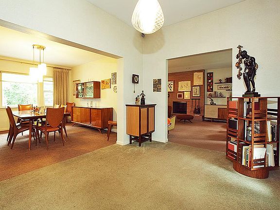 Large Sunny Home in Prime Fox Meadow Location