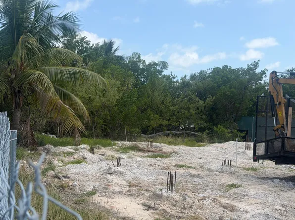 27378 Jamaica Ln, Ramrod Key, FL 33042