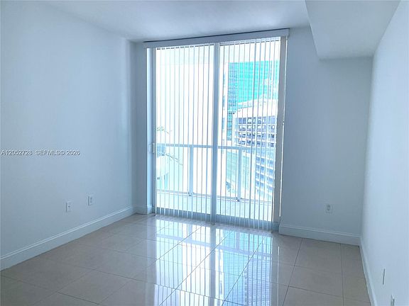 5th image of 218 SE 14th St APT 1004