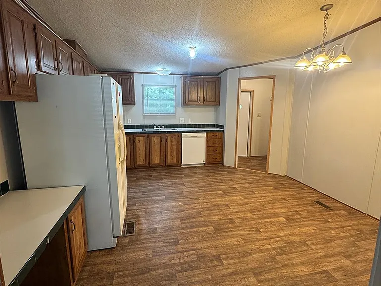 15240 Paradise Ct — Photo 4