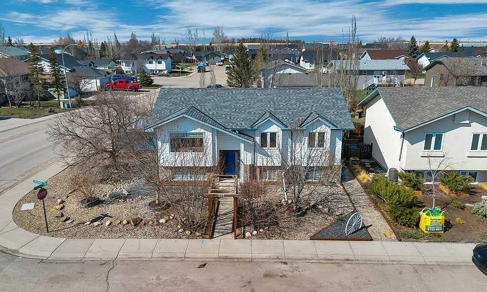 1st image of 191 S Strathaven Cres