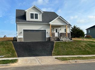 121 Chamberlain Dr, Staunton, VA 24401