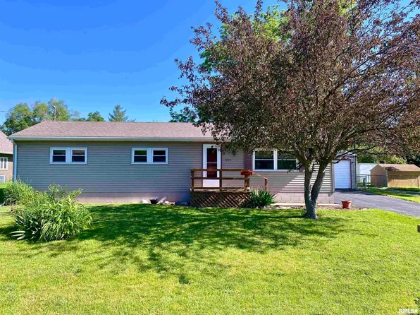 1225 E Vine St, Canton, IL 61520