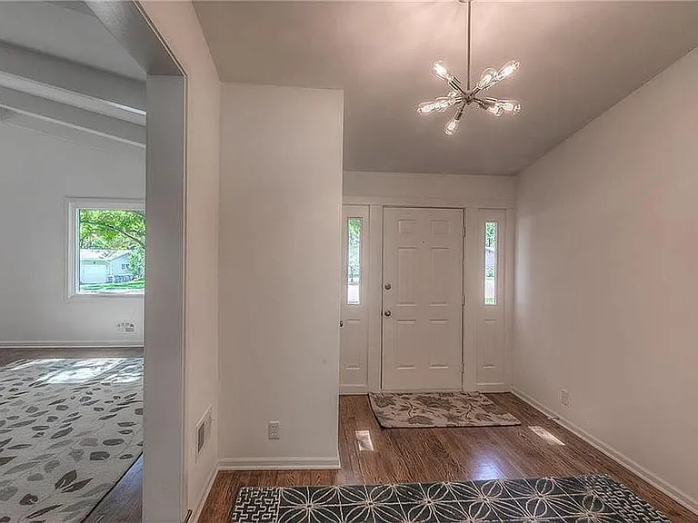 5802 W 75th Ter — Photo 5