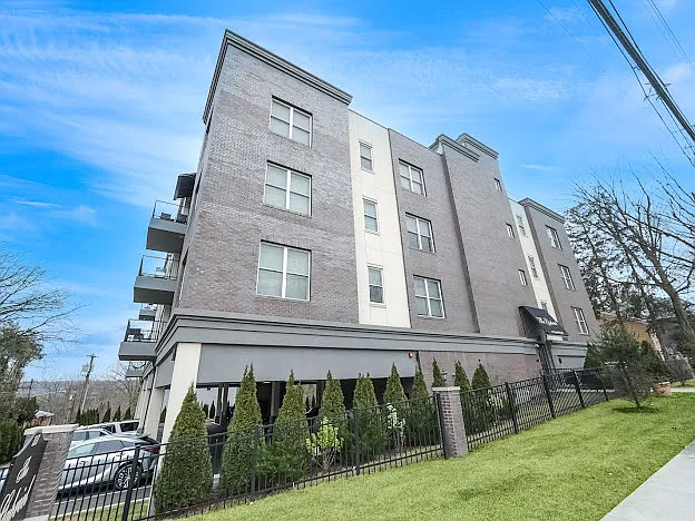 2 bed, 1250 sqft, $3,400 — Photo 1