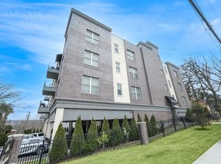 227 Teaneck Rd #303, Teaneck, NJ 07666
