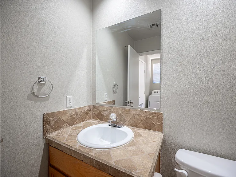 7660 Kalmalii Ave — Photo 38