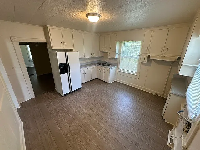 219 Girard St — Photo 7