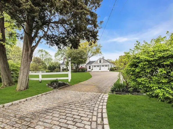 54 Middle Road, Blue Point, NY 11715