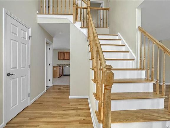 2nd image of 14 Vista Dr
