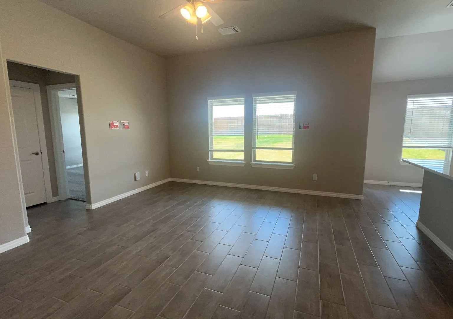 Brand New 3 Bedroom In Edmond — Photo 2