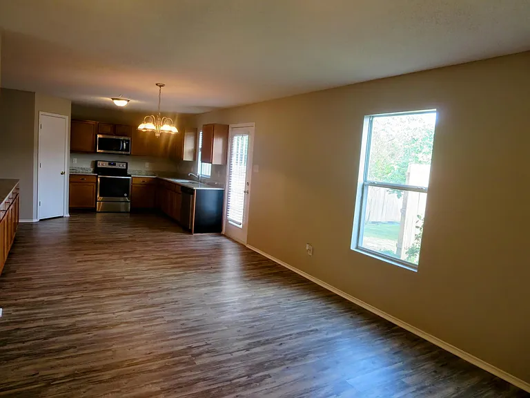 2348 White Oak Dr — Photo 15