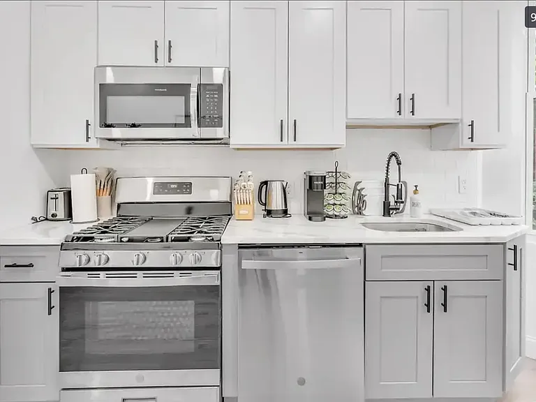 188 Manhattan Ave — Photo 9
