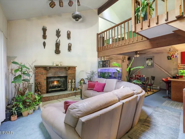 158 Saunders Dr, Bushkill, PA 18324
