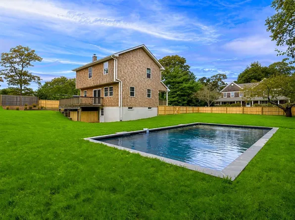 22 Fern Rd, Southampton, NY 11968