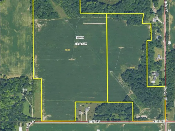 2 Smith Rd, Berrien Center, MI 49102