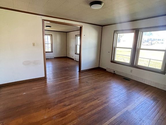 4th image of 101 White St