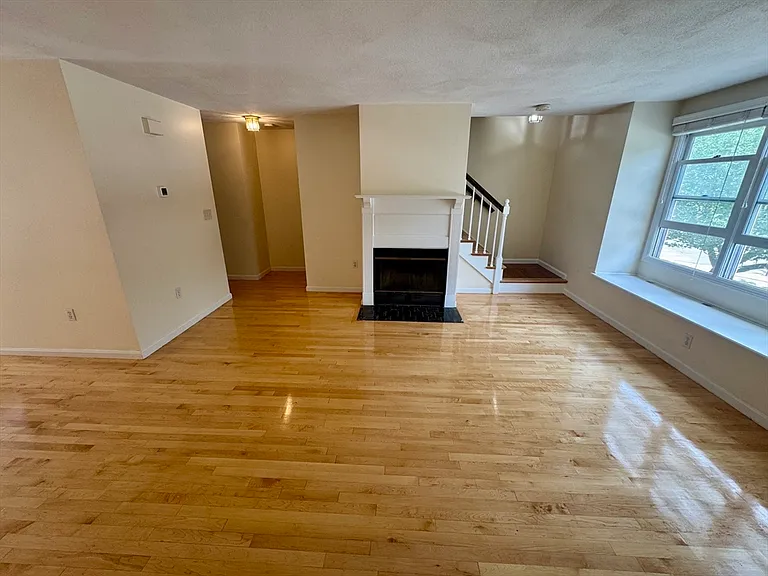 1045 Washington St #2 — Photo 5