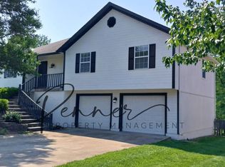 2121 SW Sterling Dr, Lees Summit, MO 64081