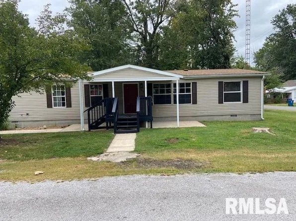 611 E Gardner St, Benton, IL 62812