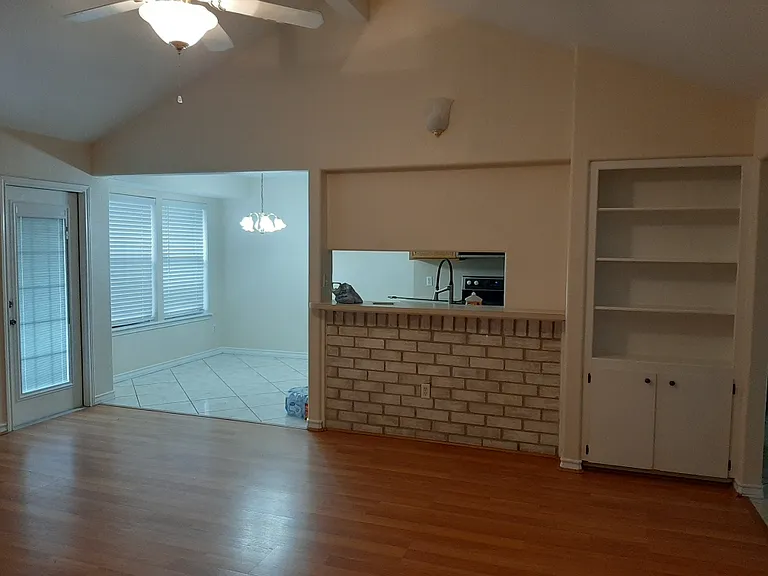 2256 Ivy Dr — Photo 9