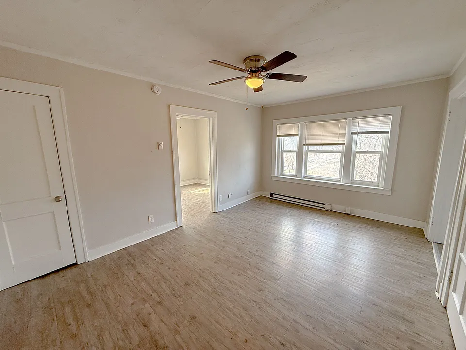 Gladstone Pointe Apartments