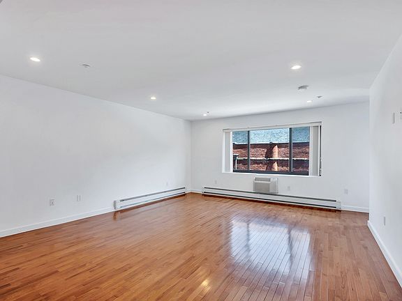 4th image of 400 15th St APT 3B