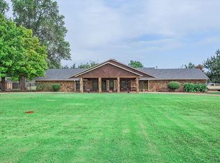 1512 S Clear Springs Rd, Mustang, OK 73064