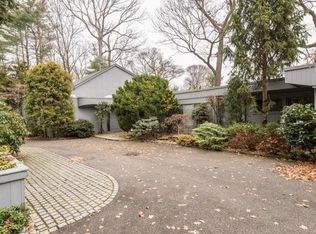 1196 Cove Edge Rd, Syosset, NY 11791