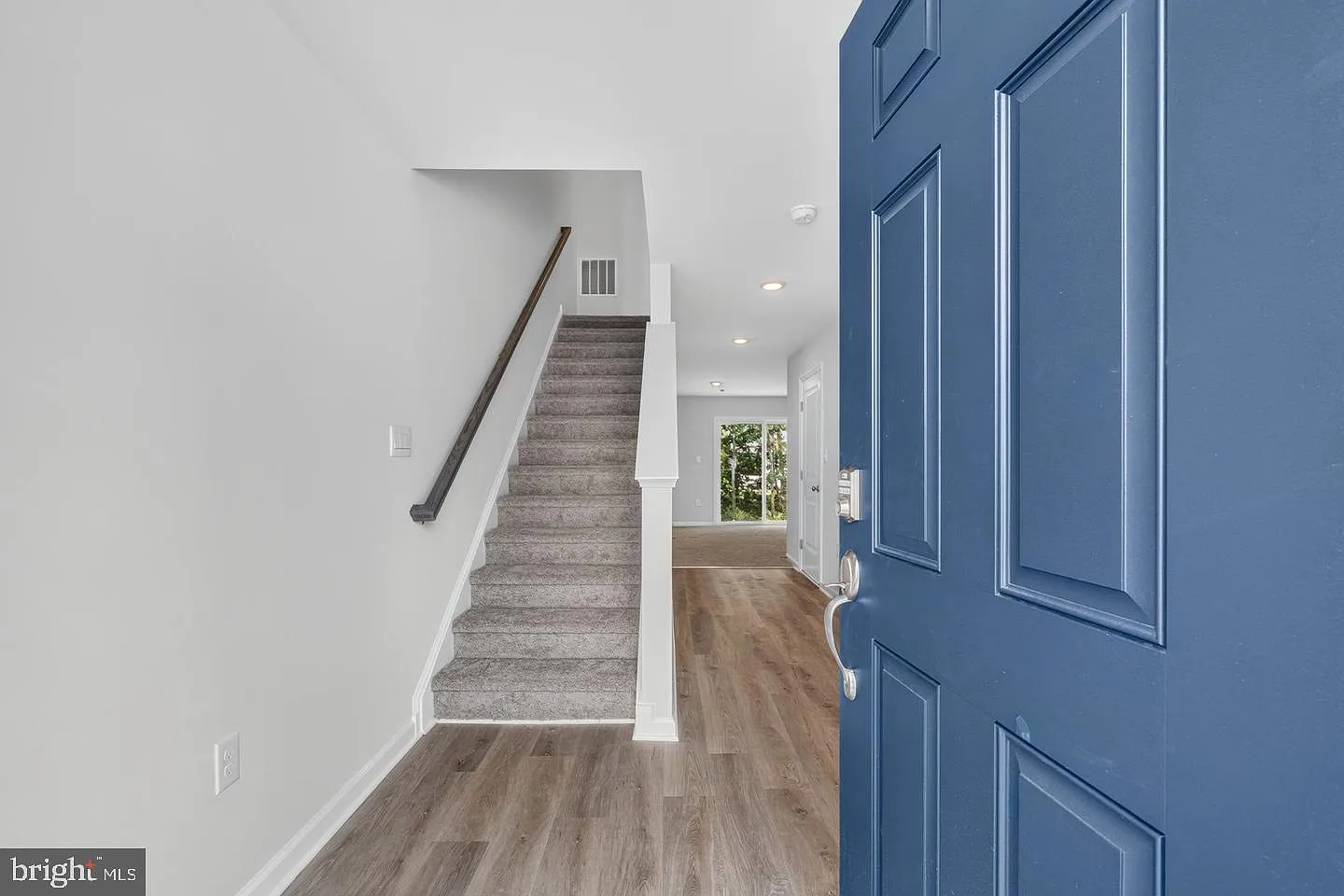 3 bed, 2.5 bath, 1962 sqft, $2,950 — Photo 2