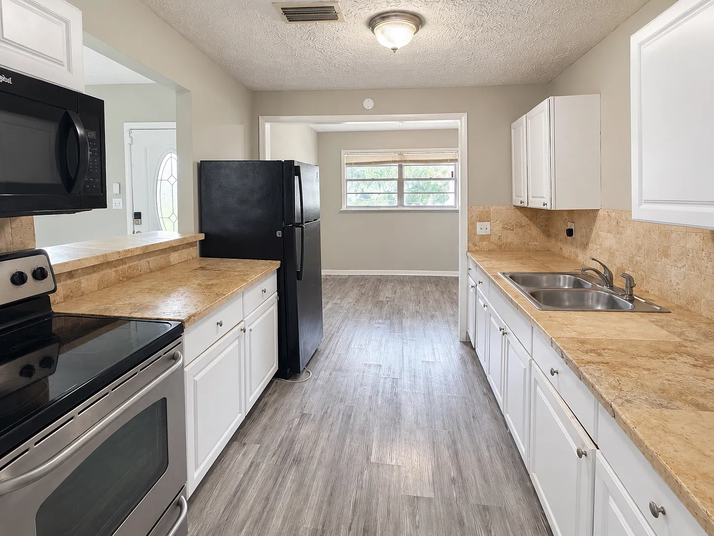 4 bed, 1622 sqft, $1,875 — Photo 4