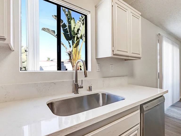 11325 Morrison St — Photo 110