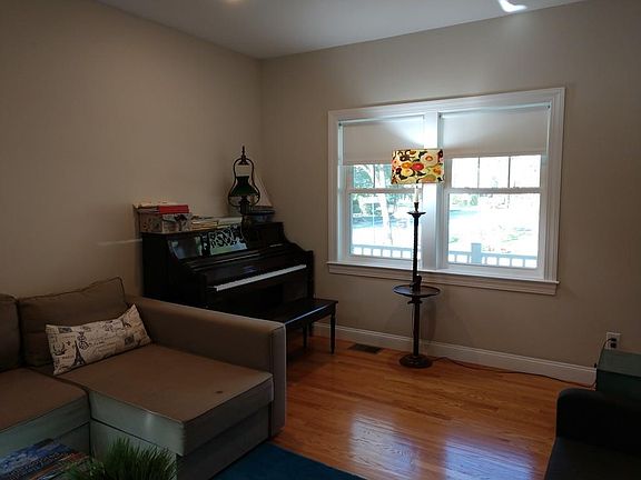 3rd image of 5 Oakdale Ave #0