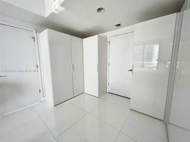 1010 Brickell Ave #4205 — Photo 12