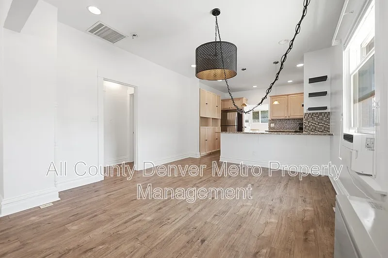 3 bed, 2.0 bath, 1327 sqft, $3,000 — Photo 2