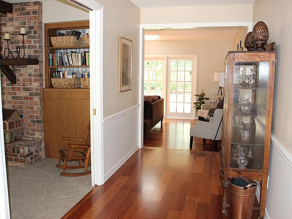 2nd image of 100 Timbercove Pl