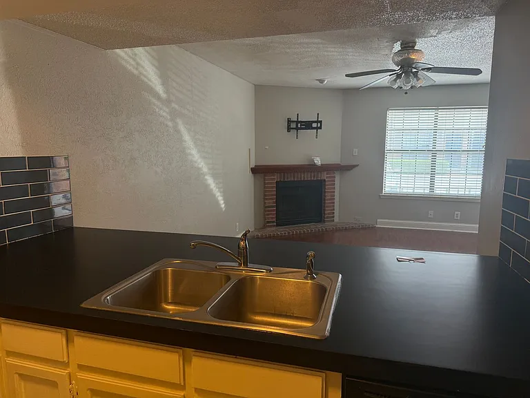 716 W Mulberry St — Photo 36