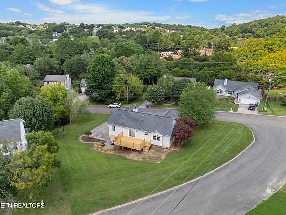 3rd image of 6058 Tennyson Dr