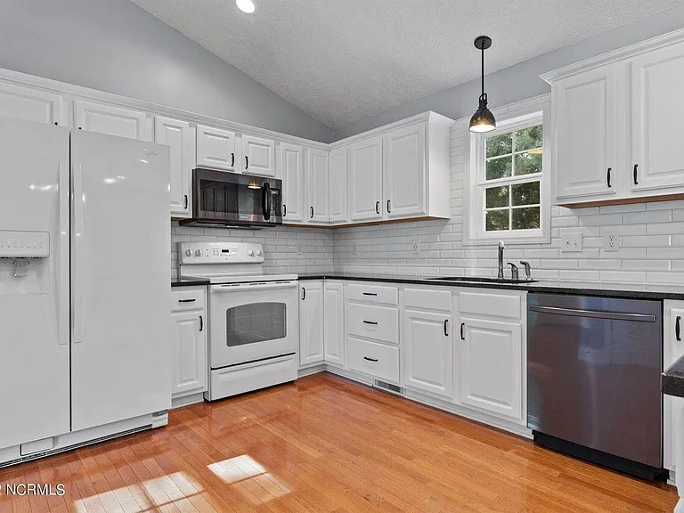 120 Crimson Ct — Photo 22