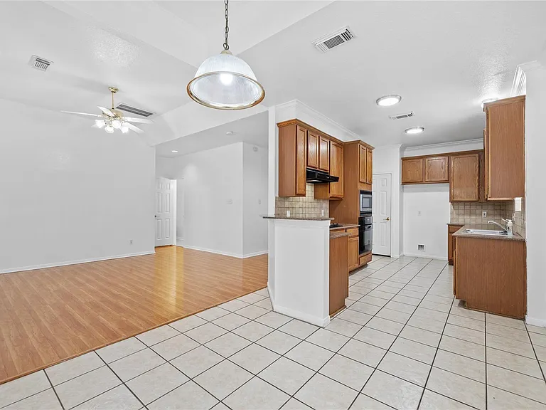 2106 Hawks Rd — Photo 8