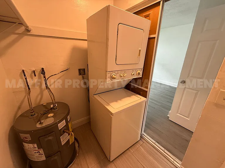 240 SW 8th St #3 — Photo 9