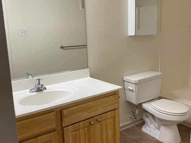 Eastwind Apartments — Photo 22
