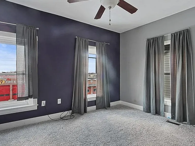216 W Broadway — Photo 10