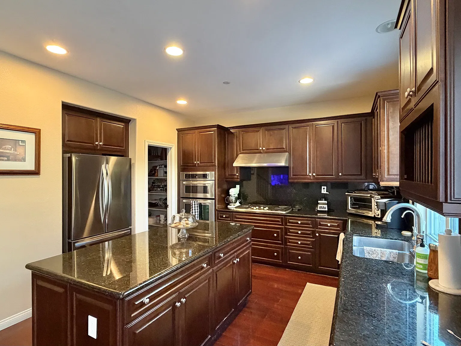 4 bed, 2.5 bath, 2901 sqft, $5,800 — Photo 3