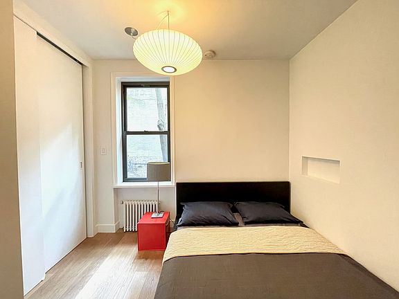 5th image of 166 W 22nd St APT 1E
